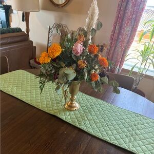 💥3/$12 SALE💥 Waverly quilted table runner